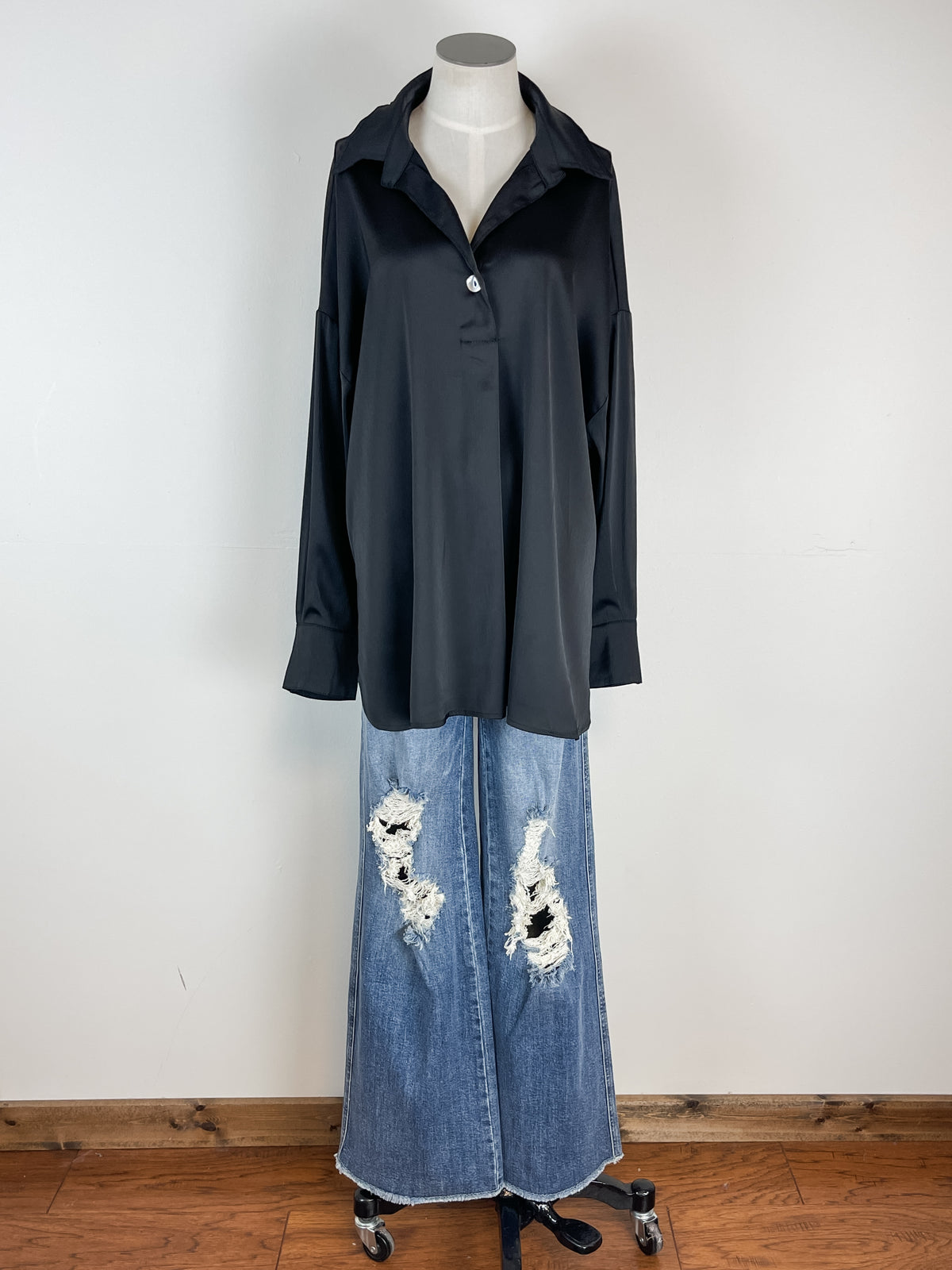 Salem V Neck Blouse in Black