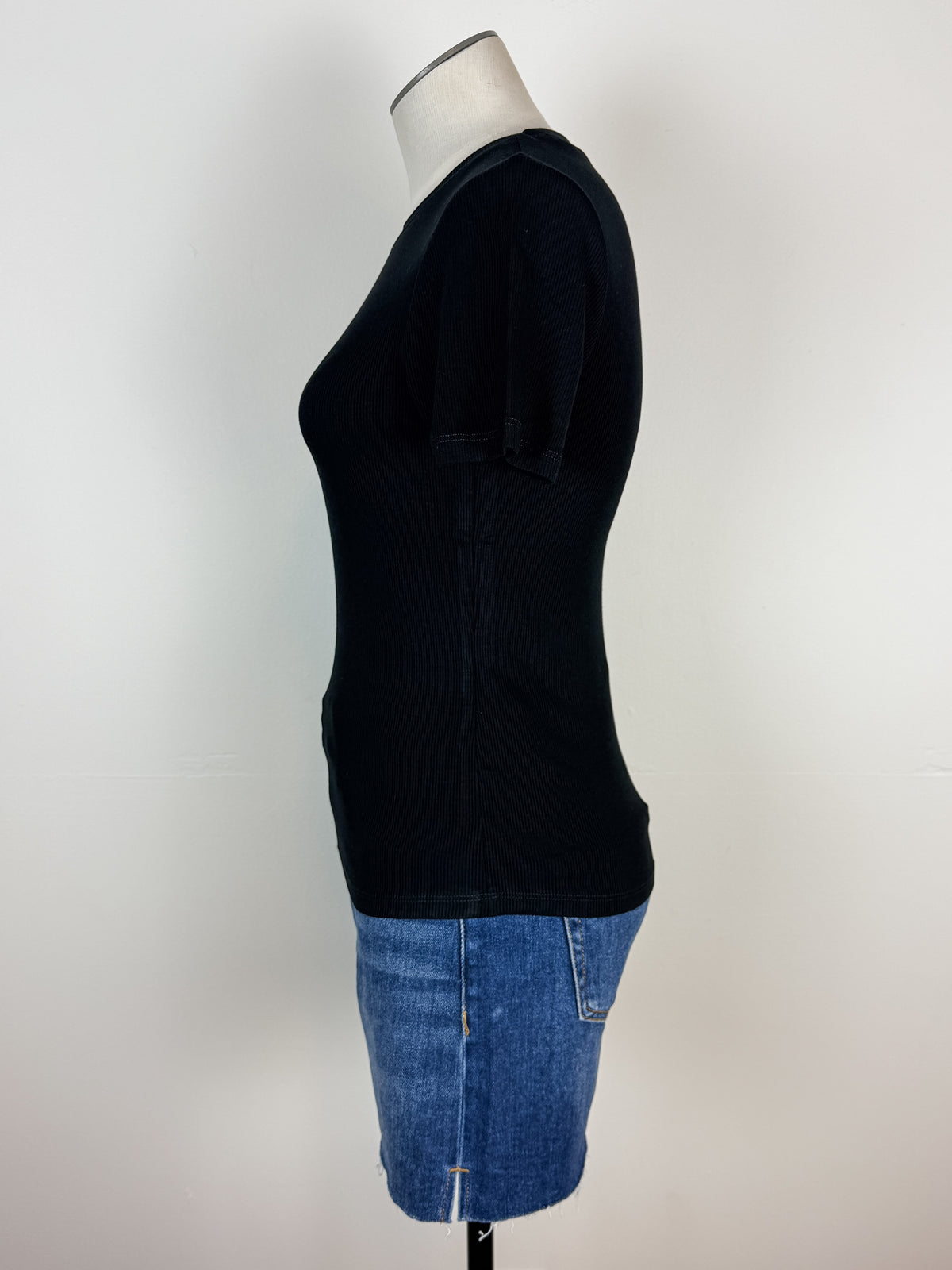 Lina Micro Ribbed Top in Black