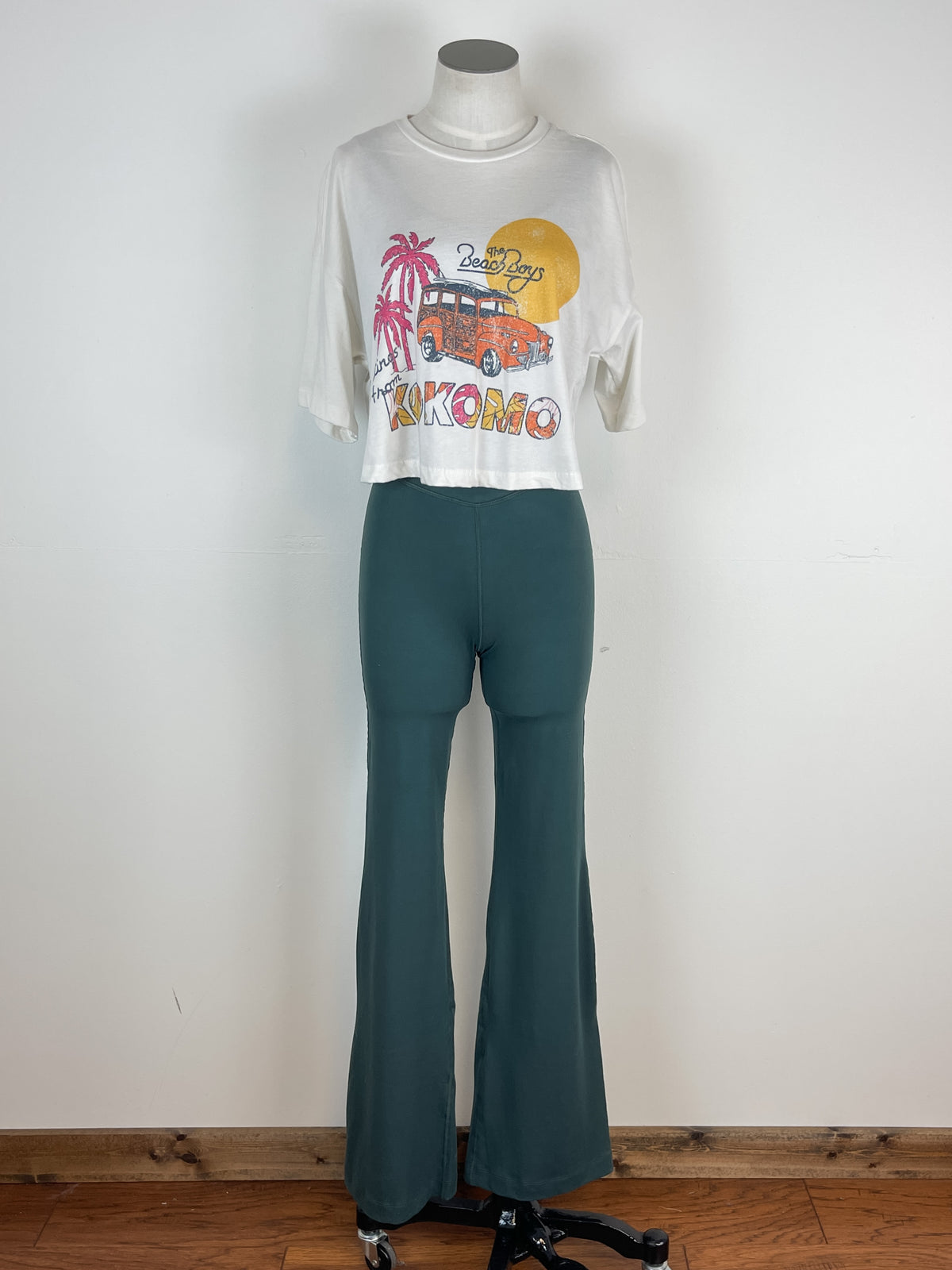 The Beach Boys Kokomo Postcard Cropped Tee in Off White