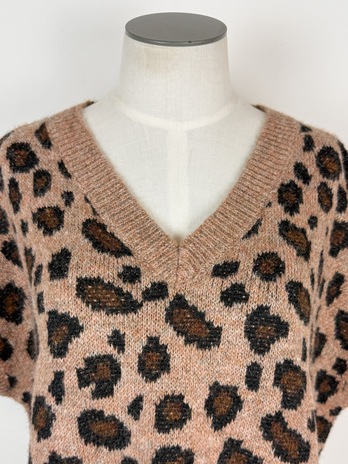 Luna Leopard Sweater Vest in Mocha