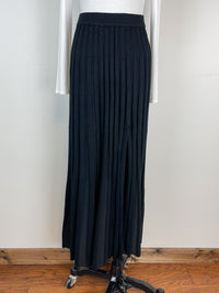 Mira Pleated Sweater Skirt in Black