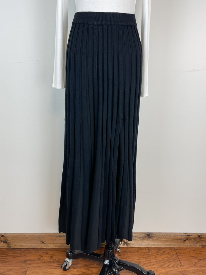 Mira Pleated Sweater Skirt in Black
