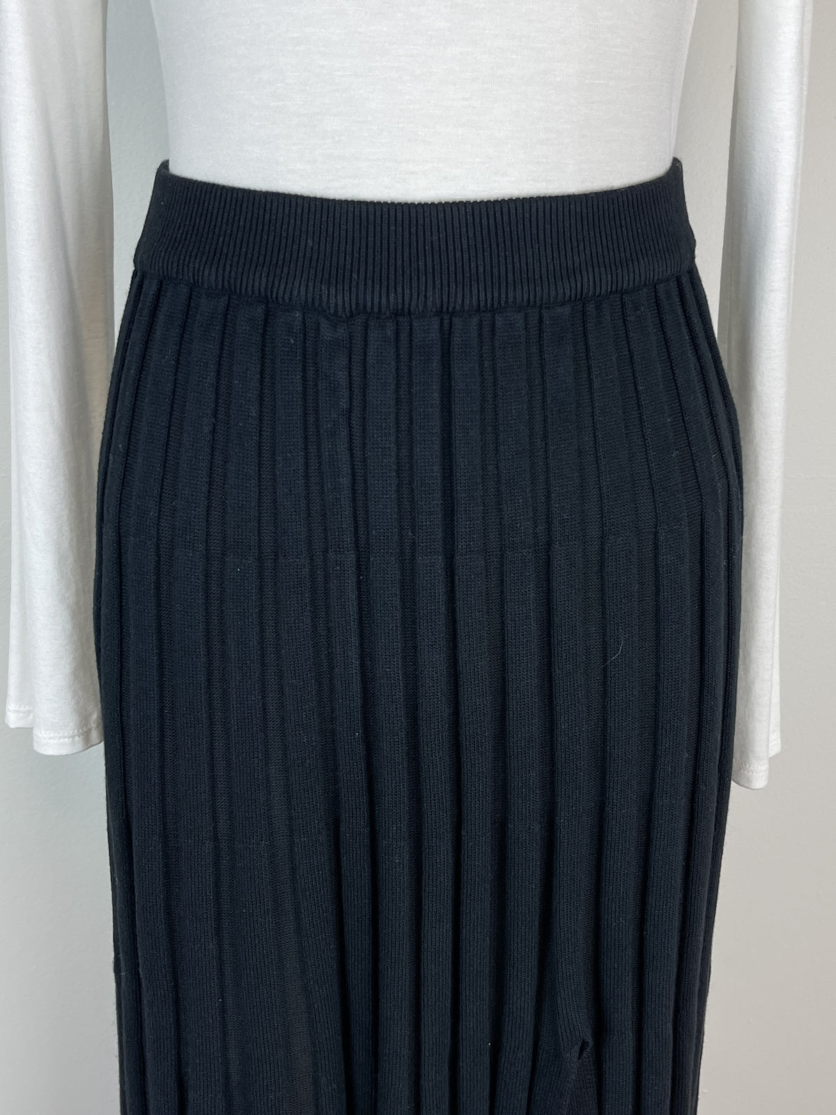 Mira Pleated Sweater Skirt in Black