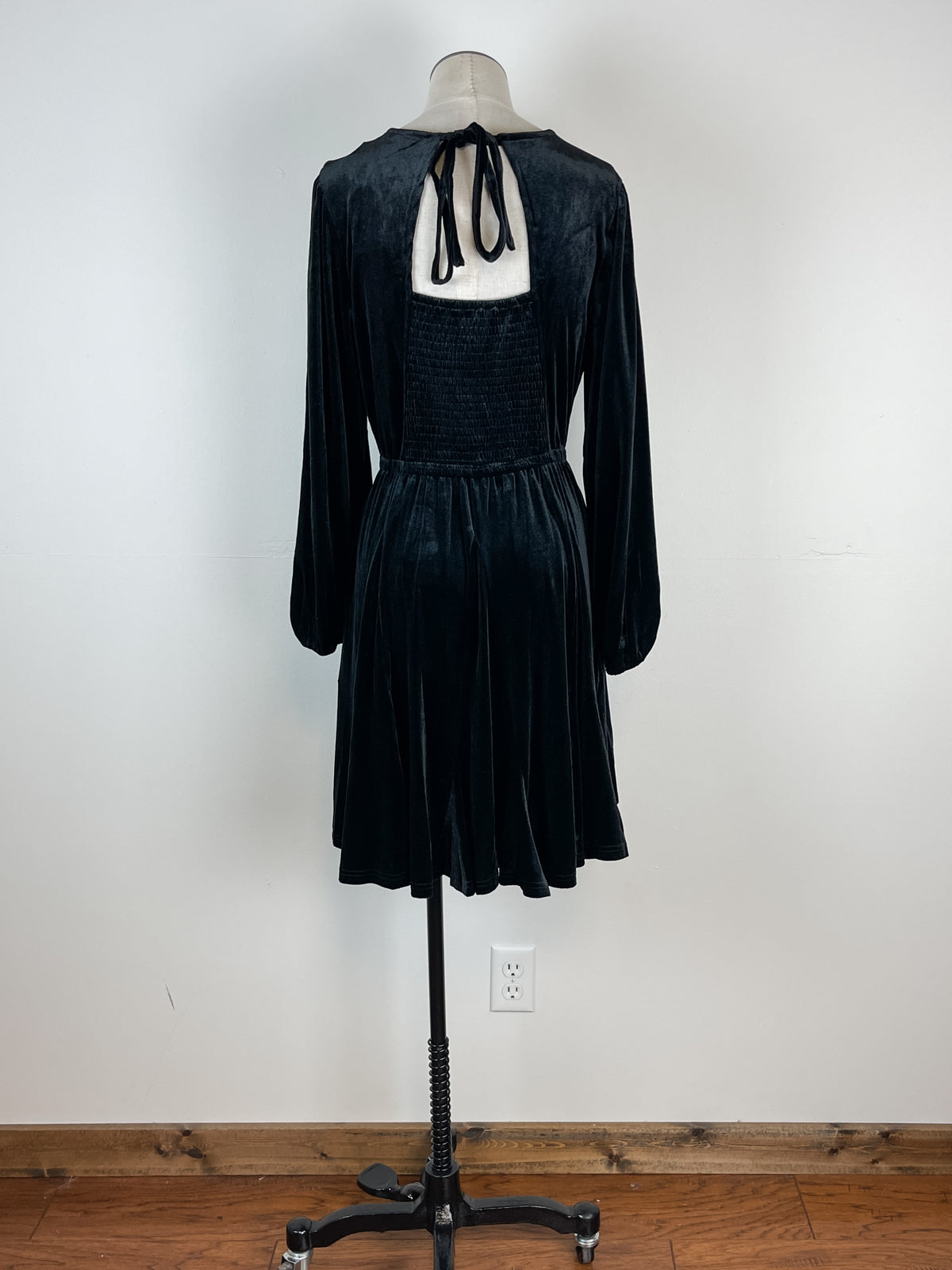 Ember Velvet Dress in Black