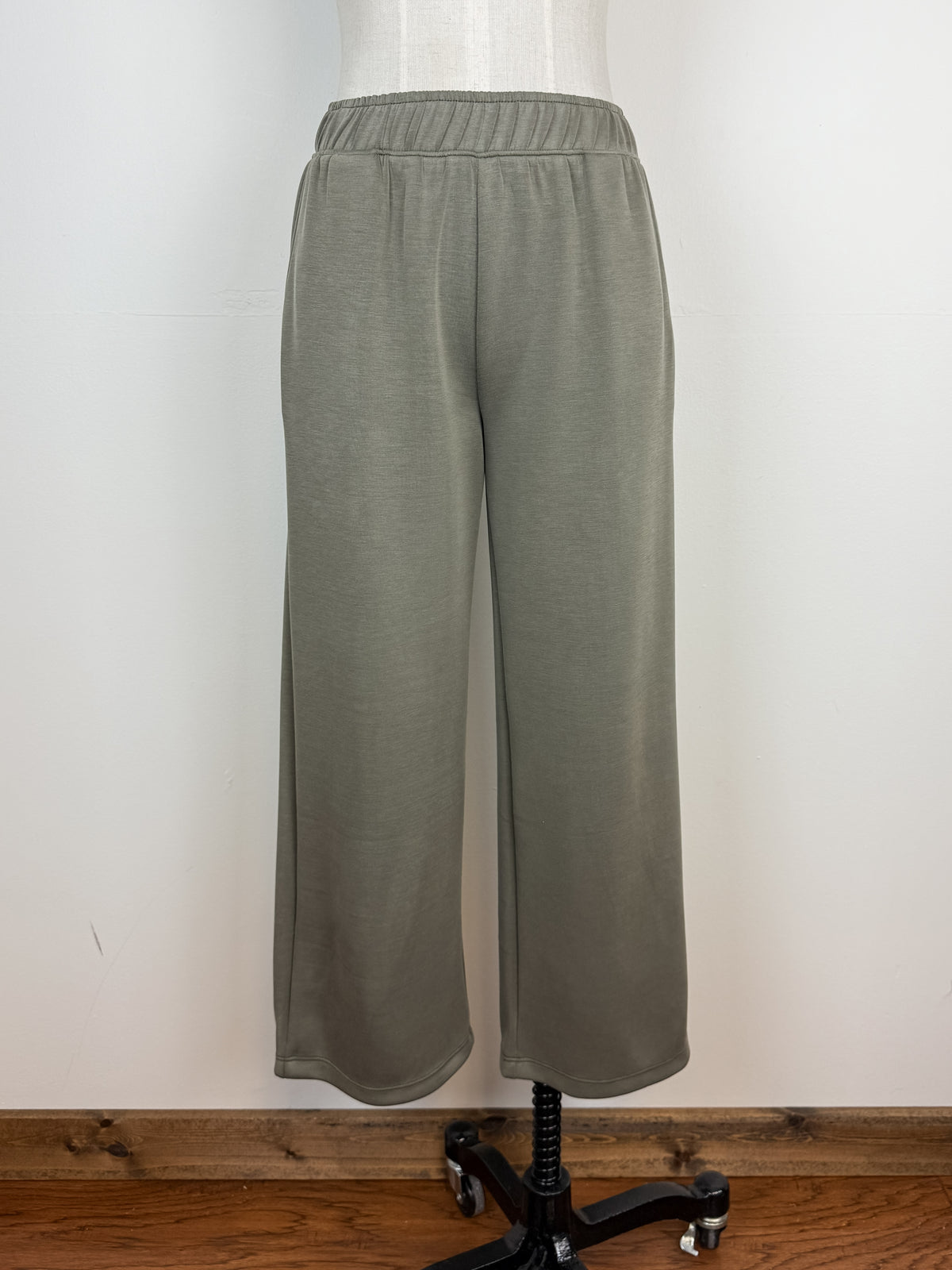 Demi Scuba Cropped Pant in Olive