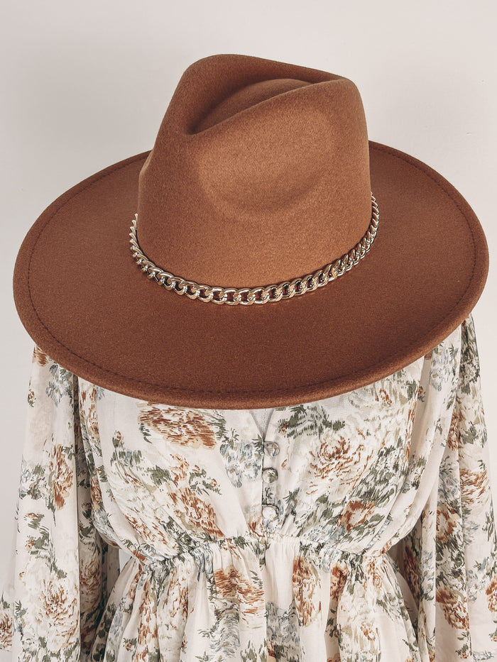 Wide Brim Hat w/ Chain Band in Tan