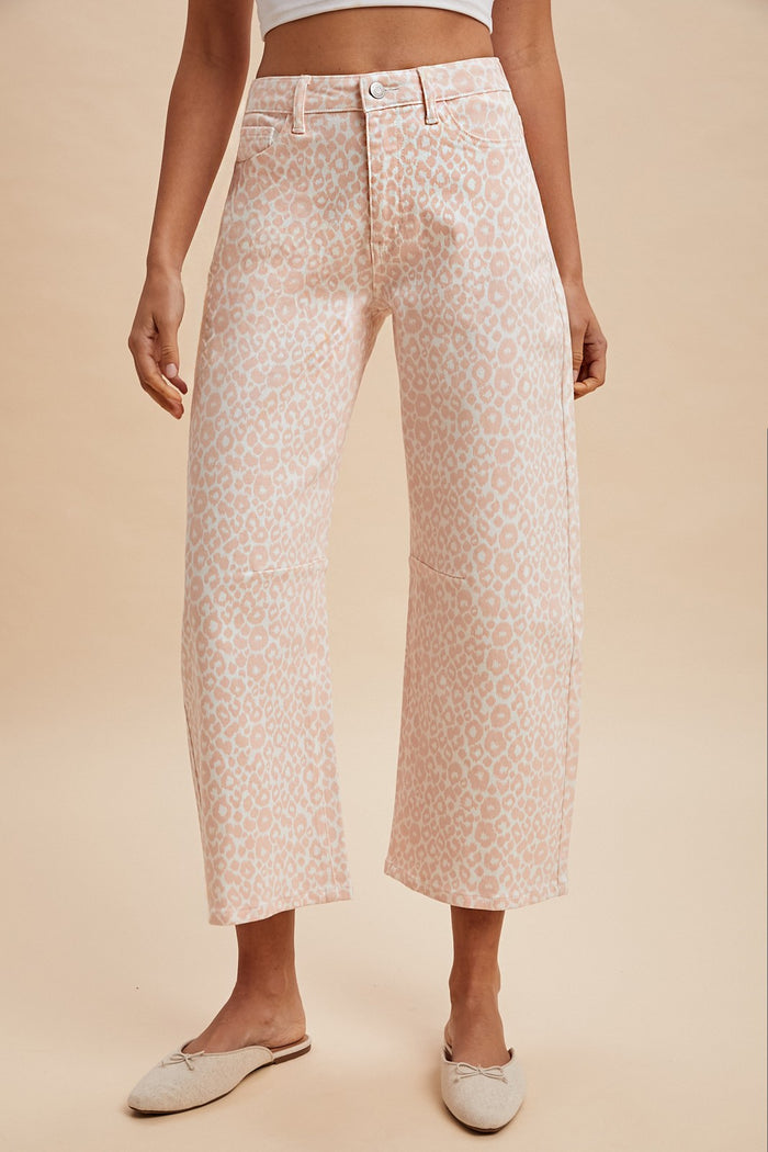 Evie Cropped Barrel Jeans in Pink Leopard