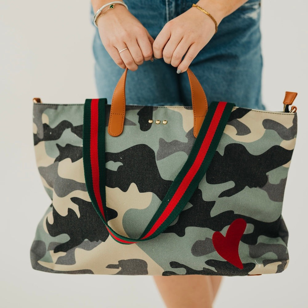 Pretty Simple Chelsie Canvas Printed Tote in Camo