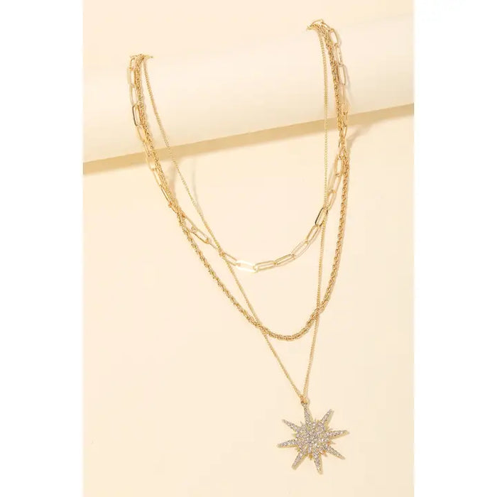 Rhinestone Studded Star Pendant Necklace in Gold