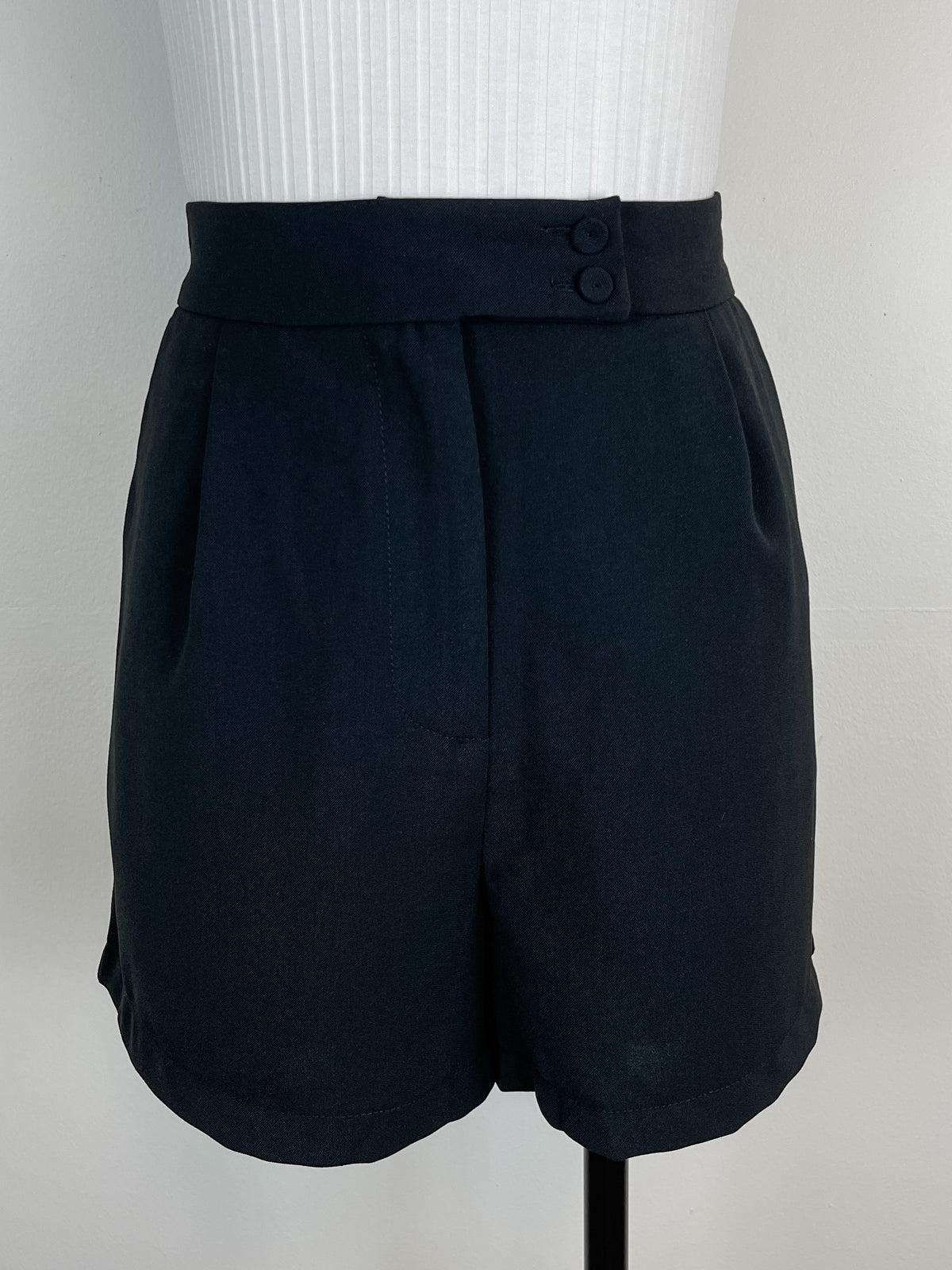 Tailored Short in Black