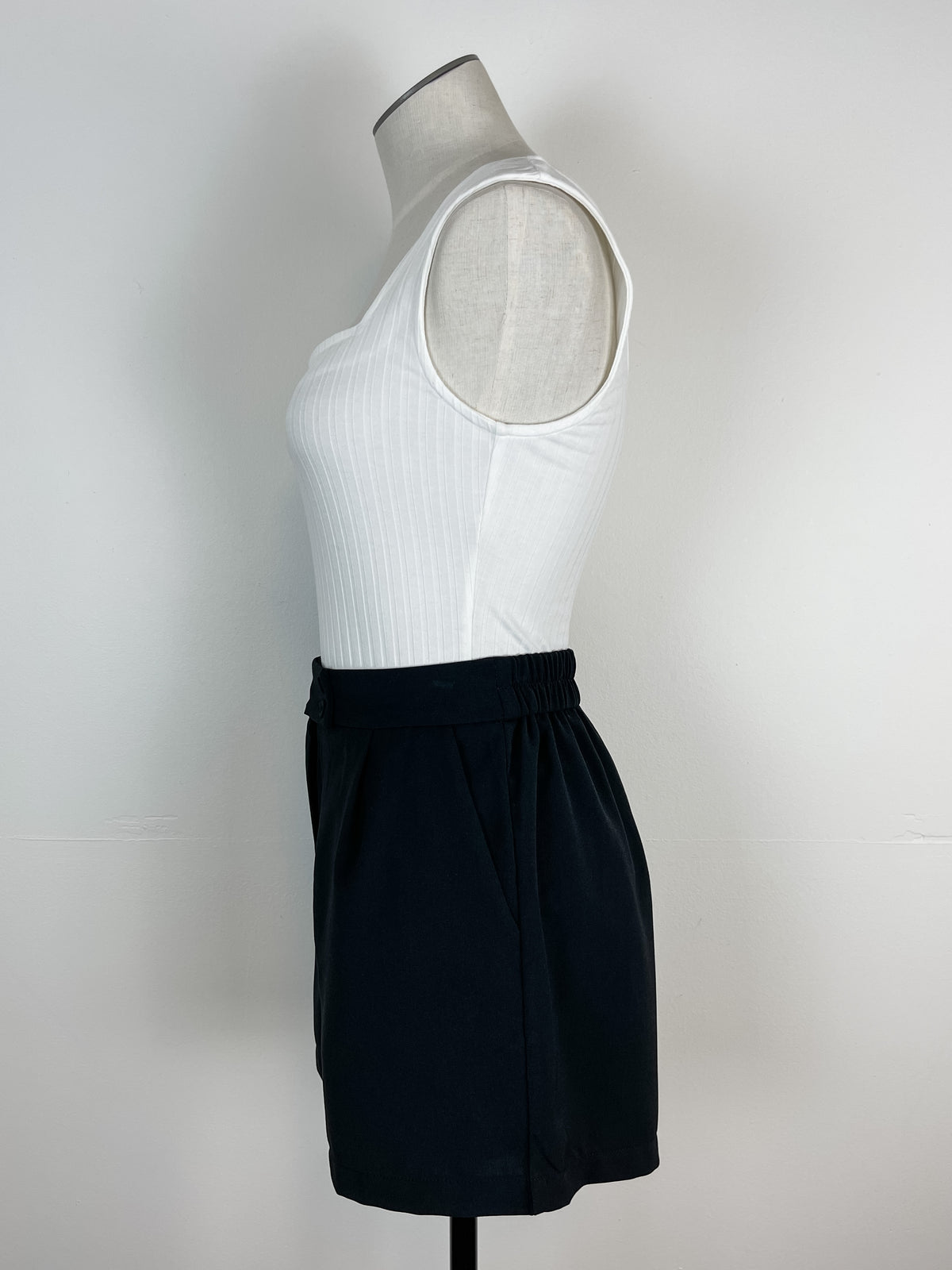 Tailored Short in Black