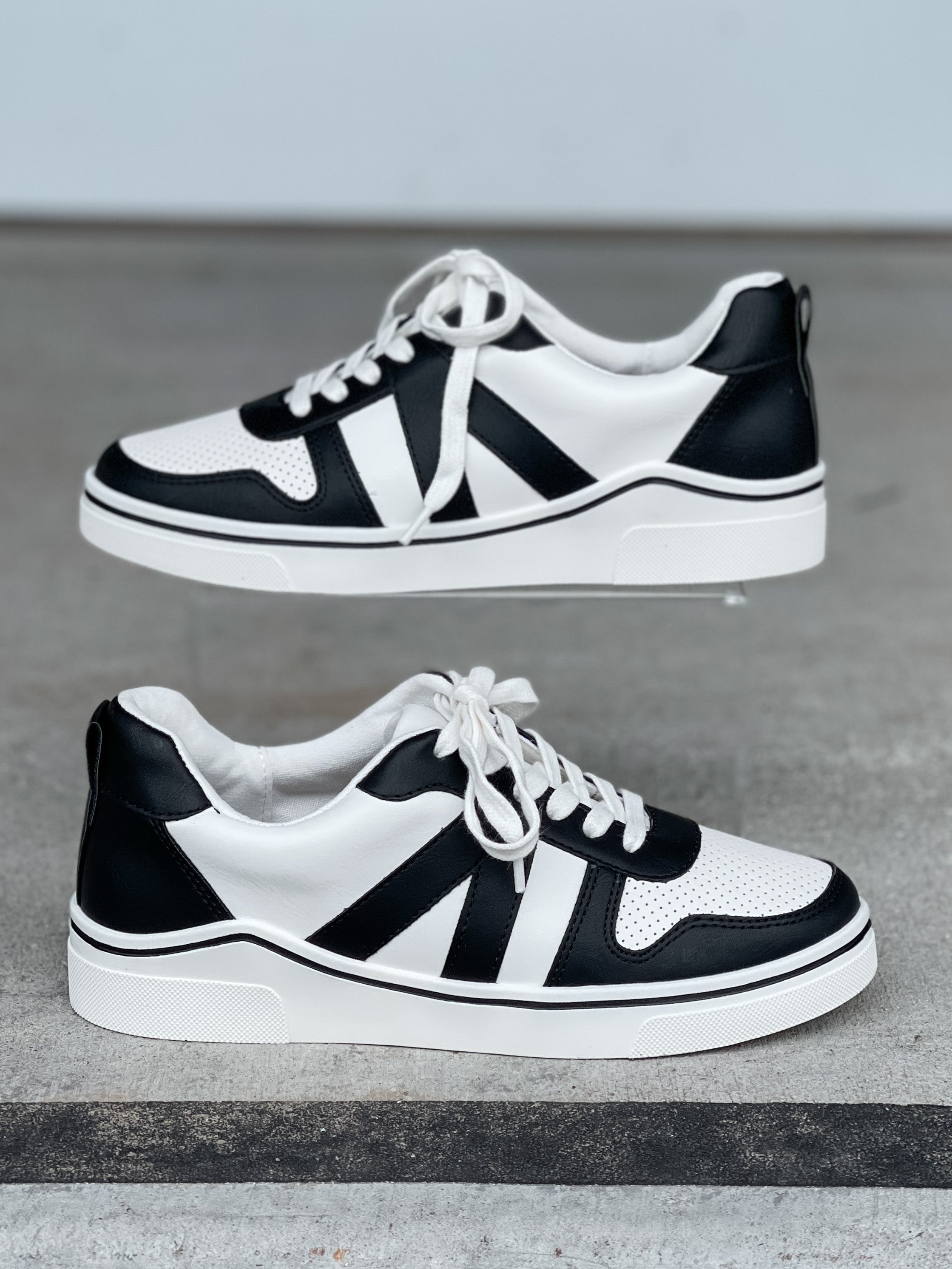 Buy Sparx Men Black & White Striped Sneakers - Casual Shoes for Men 6998486  | Myntra