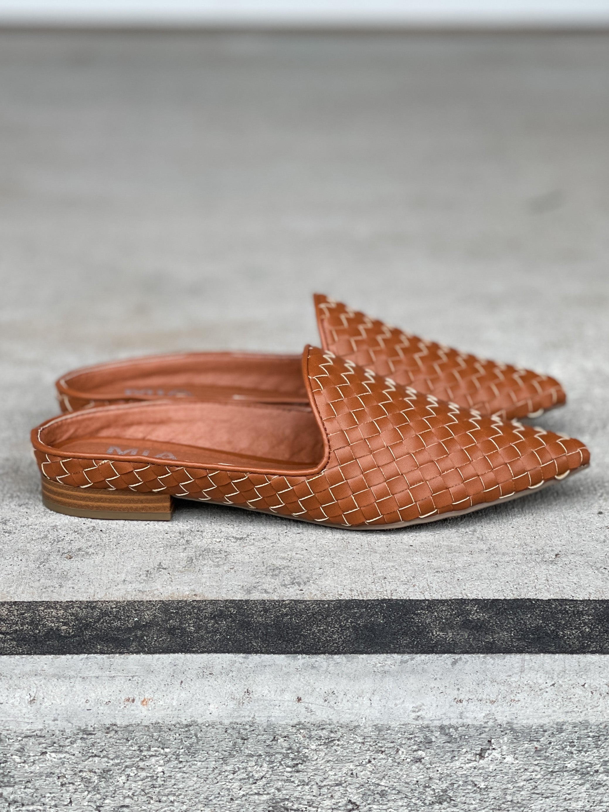 Mia johona deals woven mule