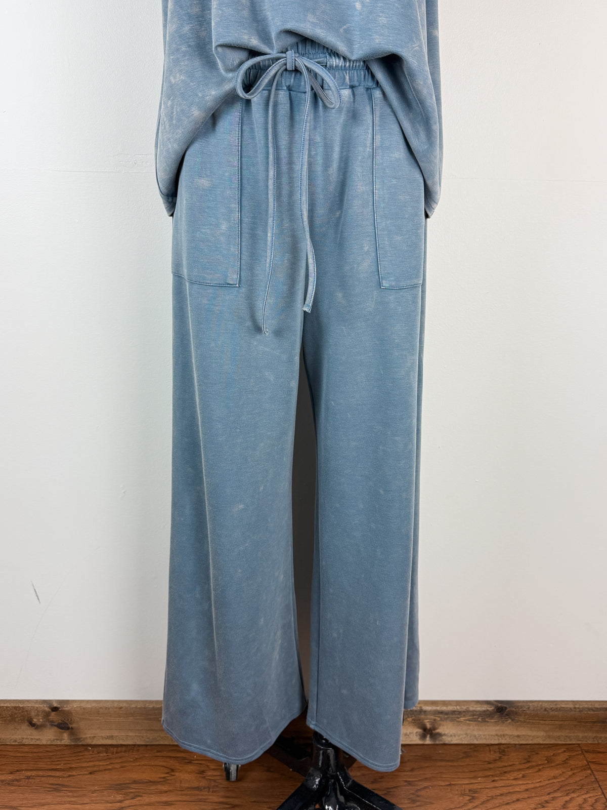 Brielle Mineral Washed Scuba Set in Dusty Blue