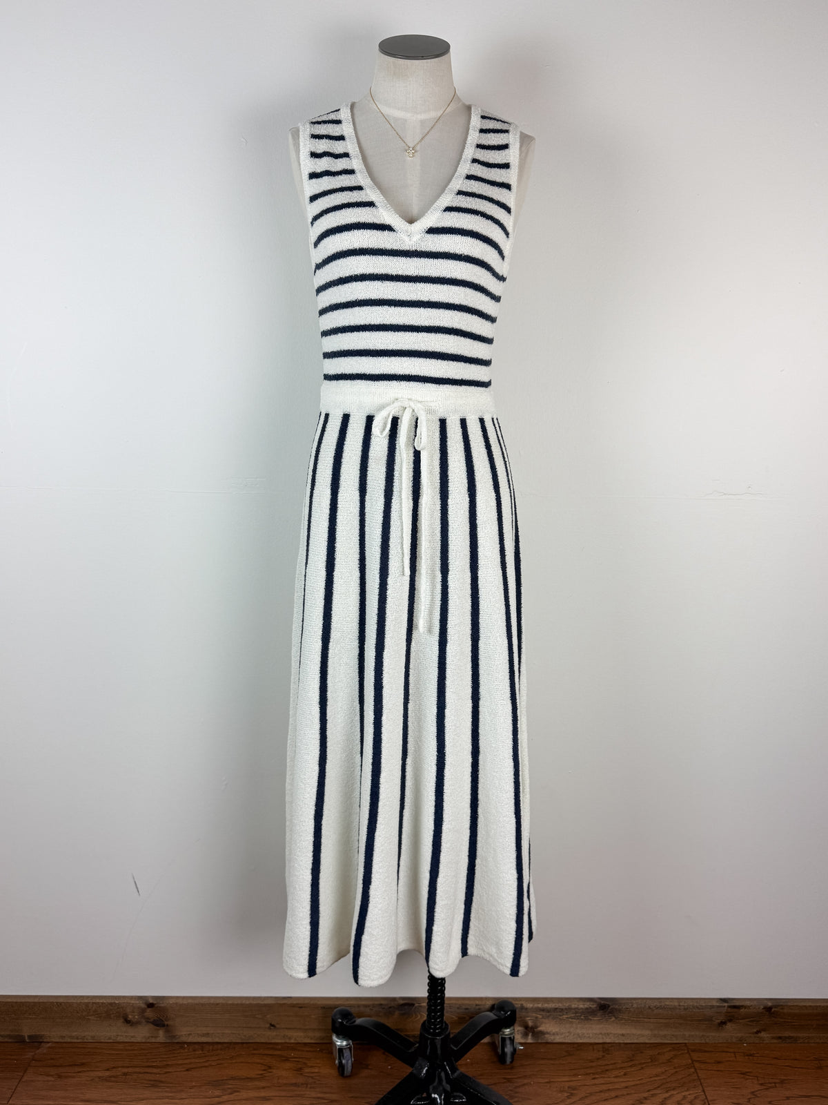 Clara Knit Dress in Off White/Navy