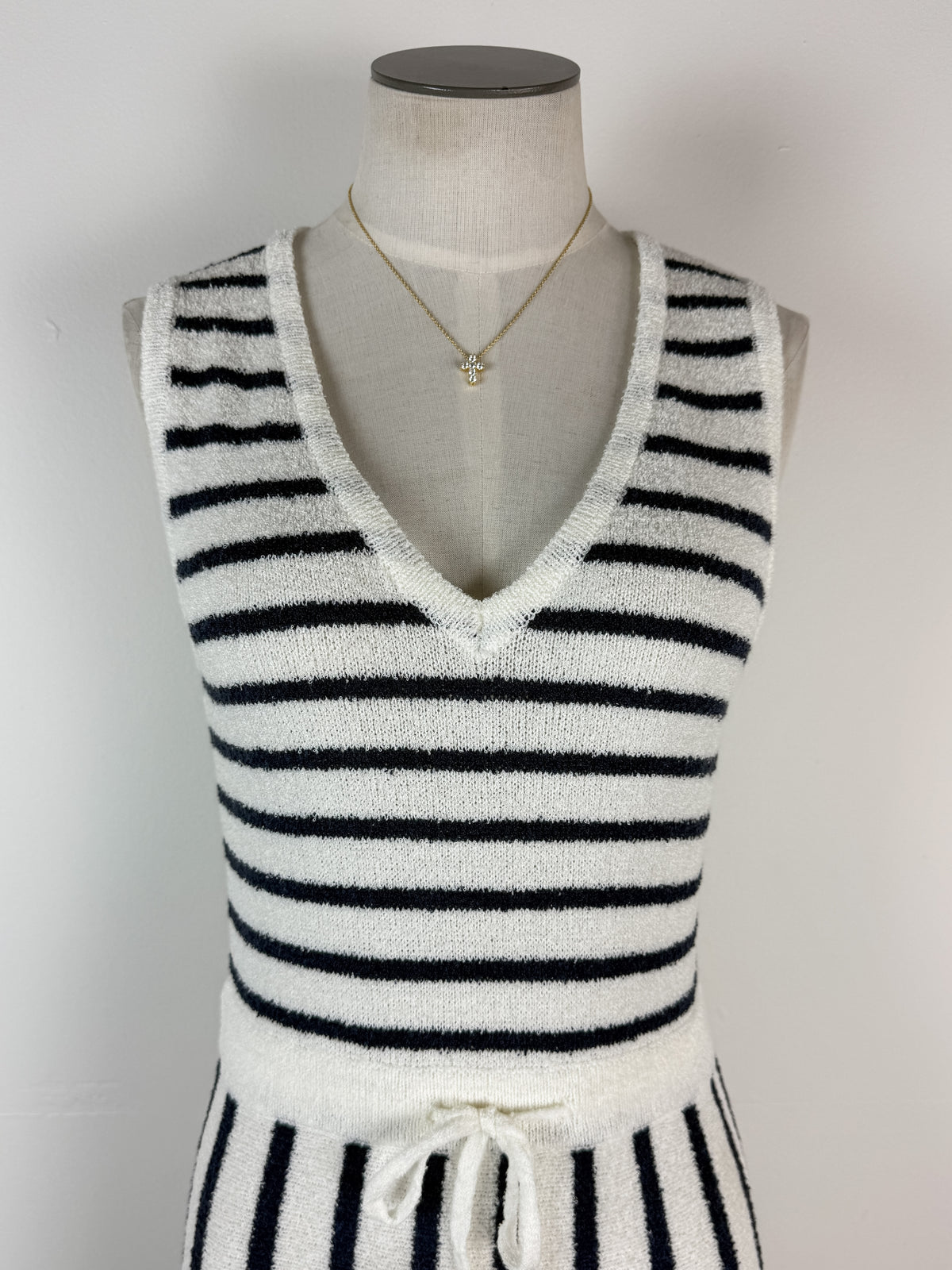 Clara Knit Dress in Off White/Navy