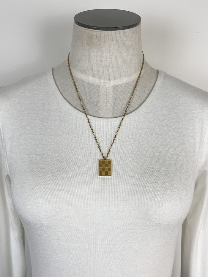 Checkered Pendant Necklace in Gold