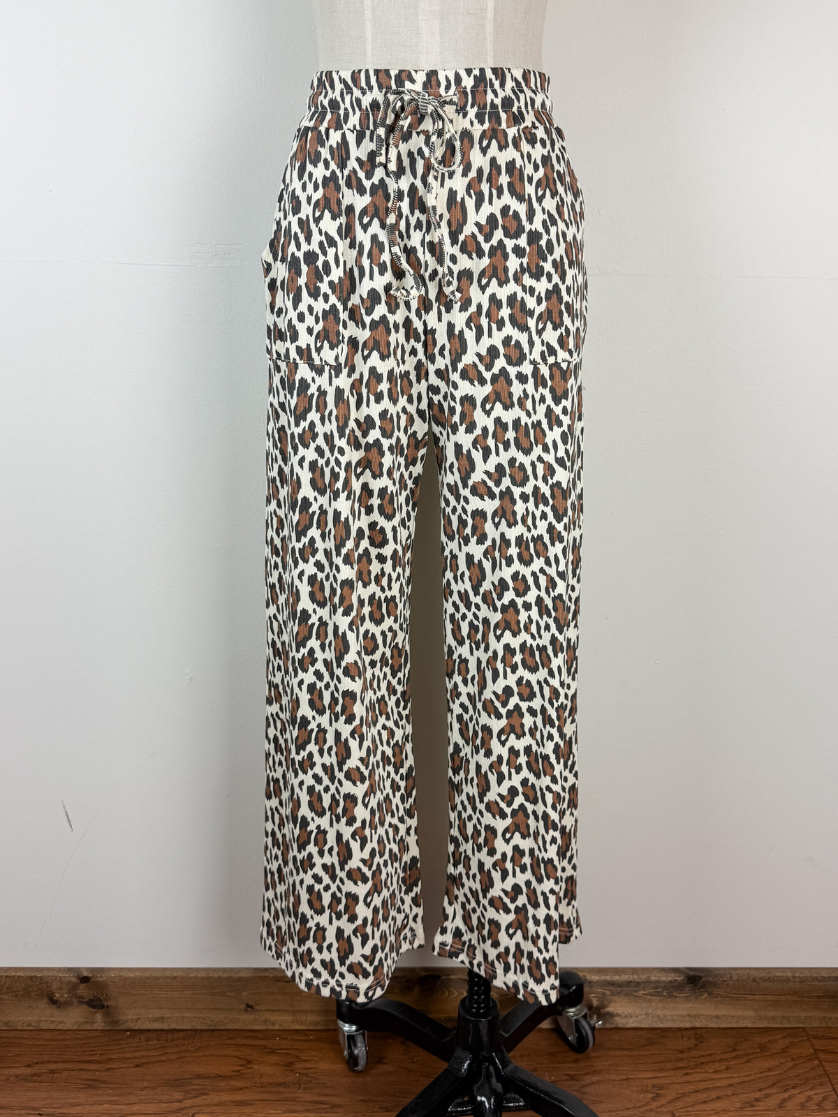 Lia Wide Leg Ribbed Pant in Leopard