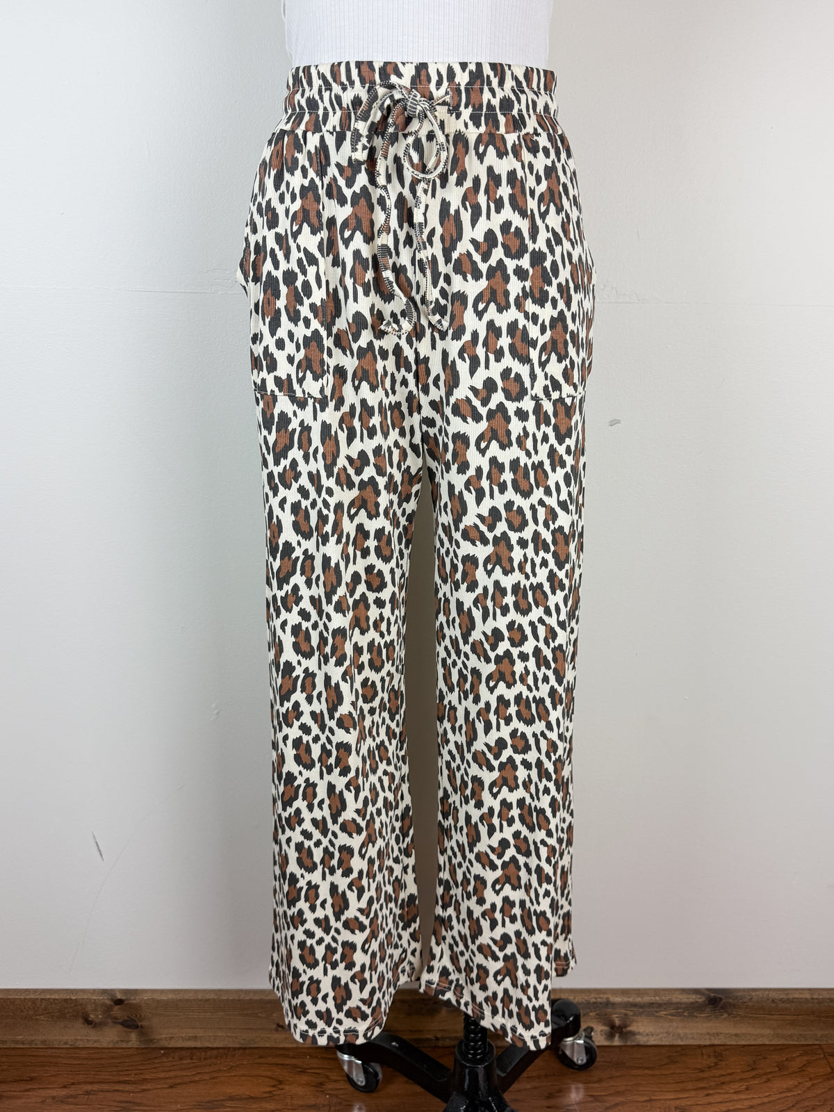 Lia Wide Leg Ribbed Pant in Leopard