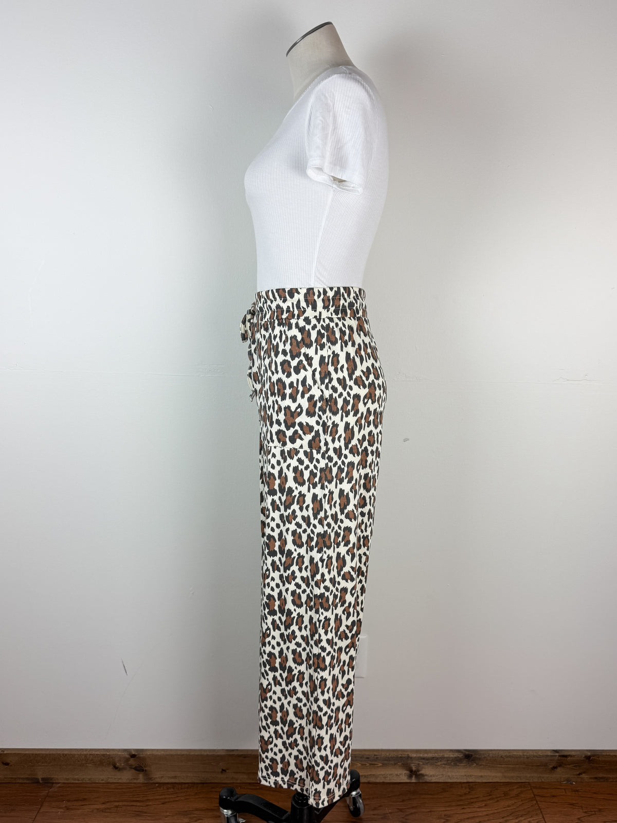Lia Wide Leg Ribbed Pant in Leopard
