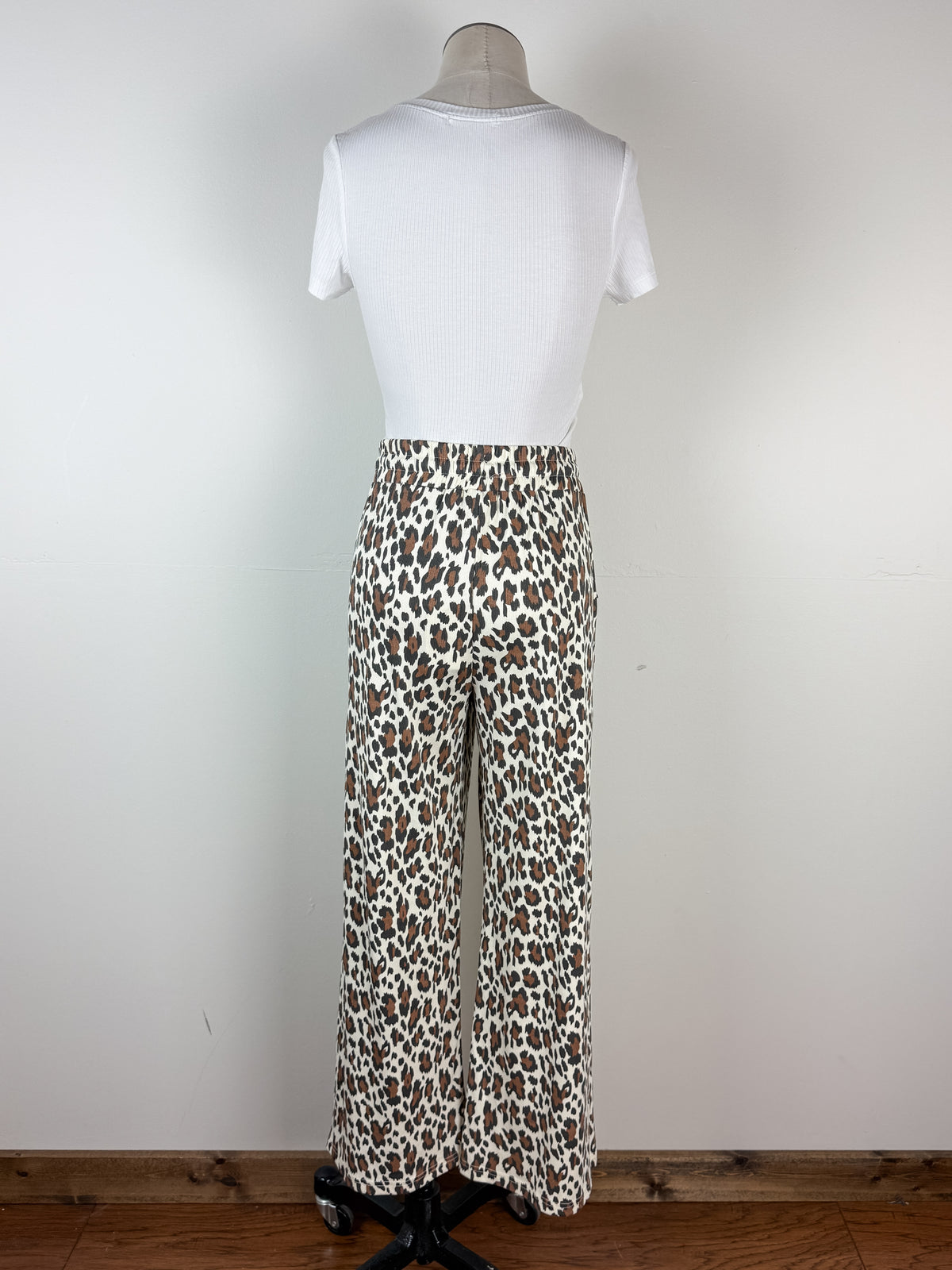 Lia Wide Leg Ribbed Pant in Leopard