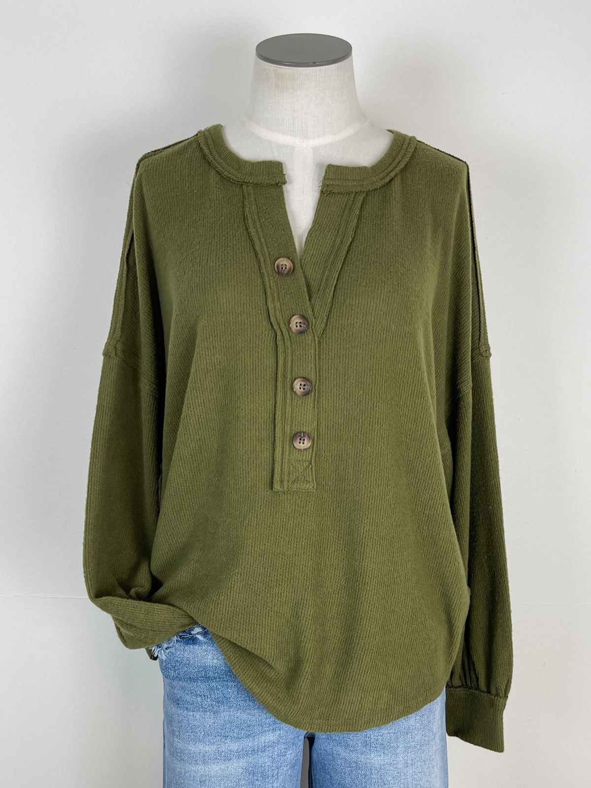 Kenzie Ribbed Henley in Olive