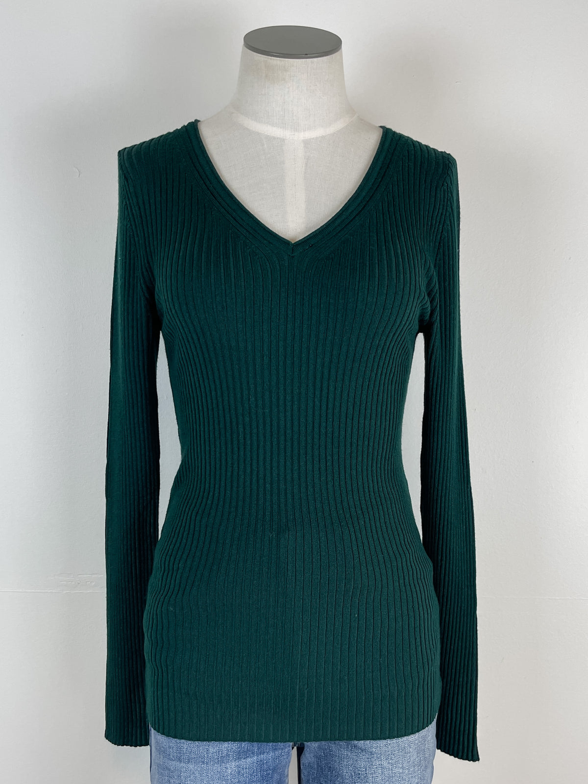 Jayda Ribbed V Neck Sweater in Forest