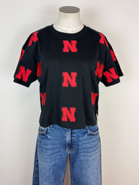 Nebraska Ritter Repeat Cropped Tee in Black