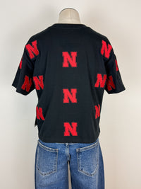 Nebraska Ritter Repeat Cropped Tee in Black