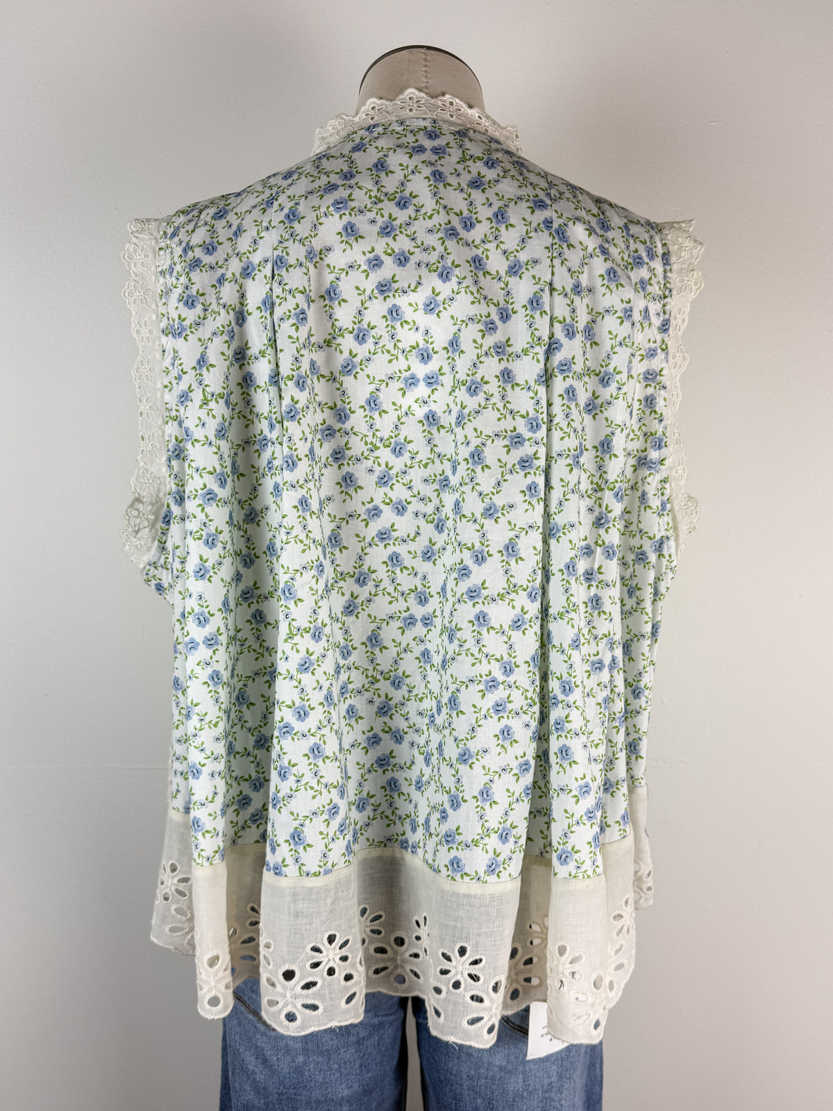 Remi Floral Sleeveless Blouse in Ivory/Blue