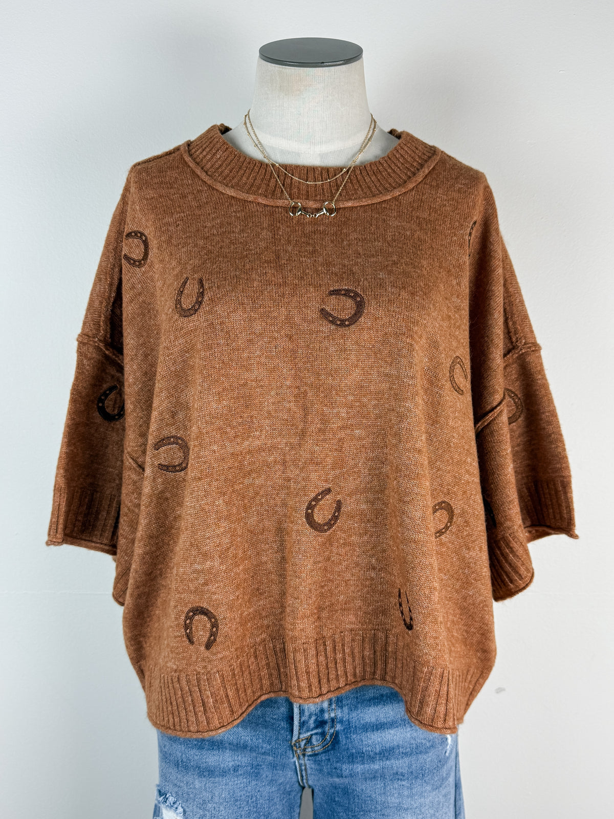 Jessie Horse Shoe Embroidered Top in Cinnaman