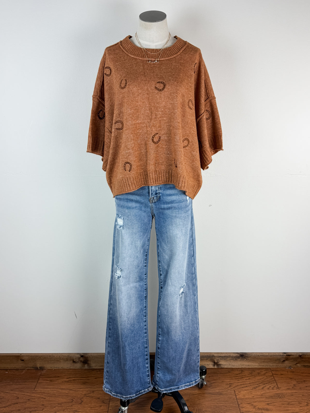 Jessie Horse Shoe Embroidered Top in Cinnaman