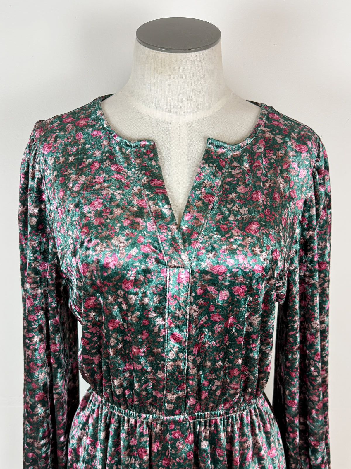 Skylar Floral Velvet Dress in Hunter Green