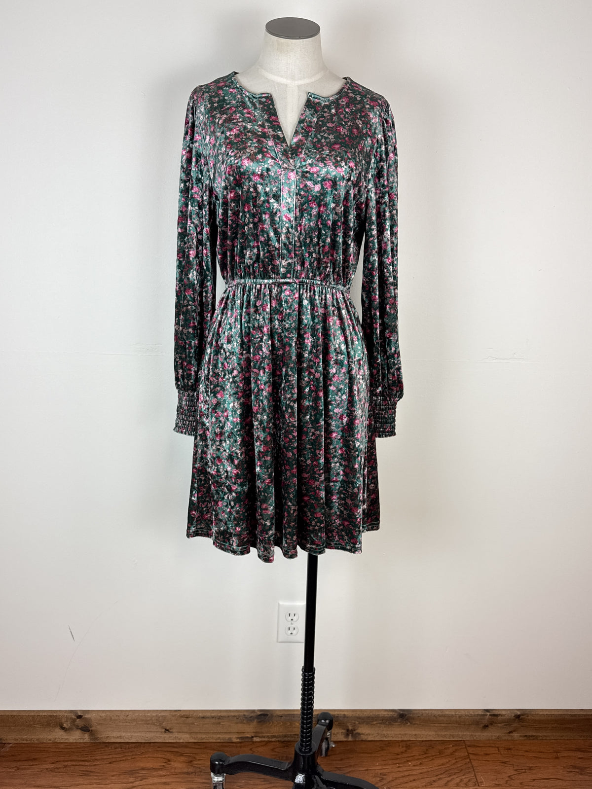 Skylar Floral Velvet Dress in Hunter Green