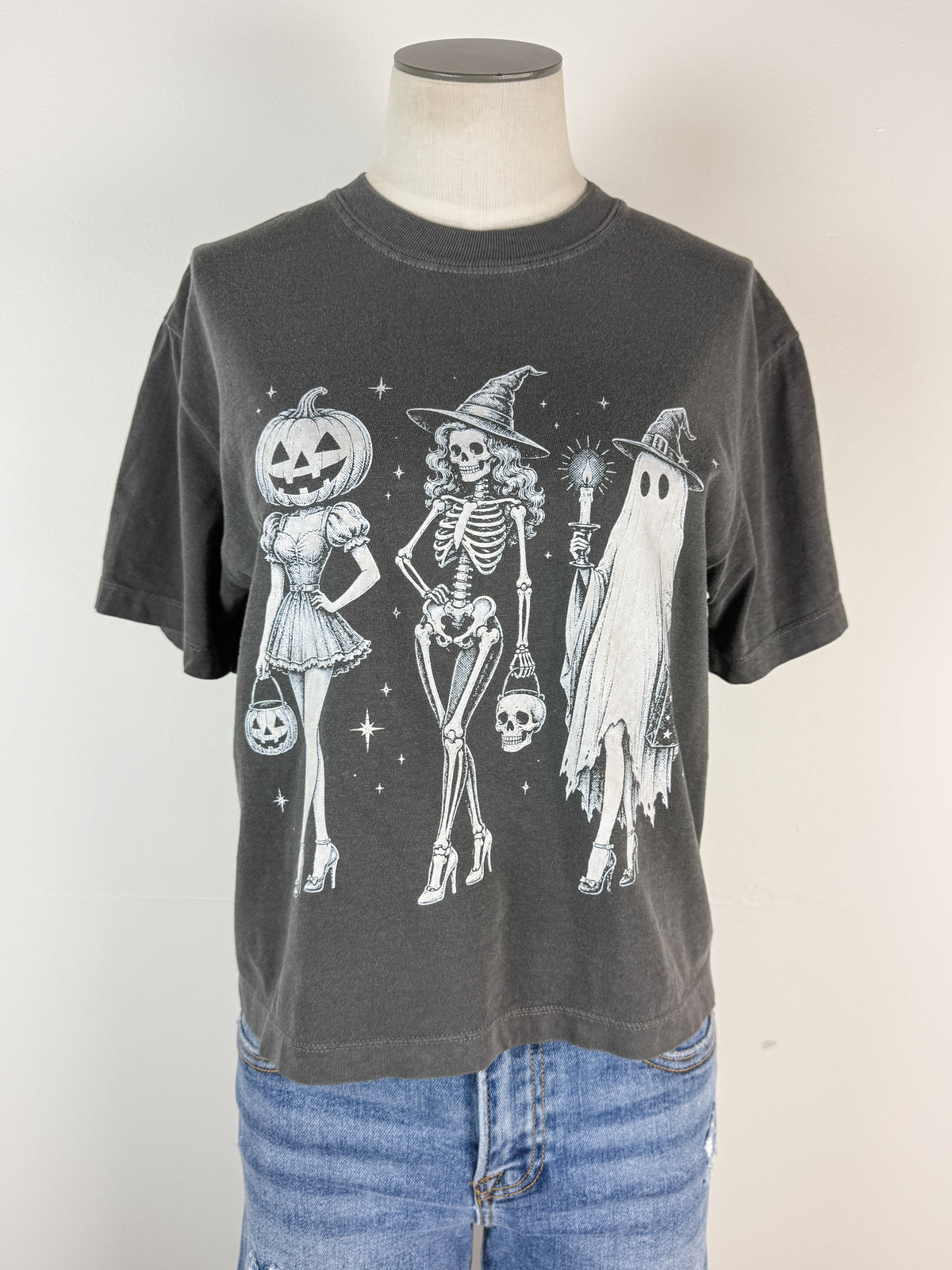 Spooky Girls Cropped Tee in Pepper