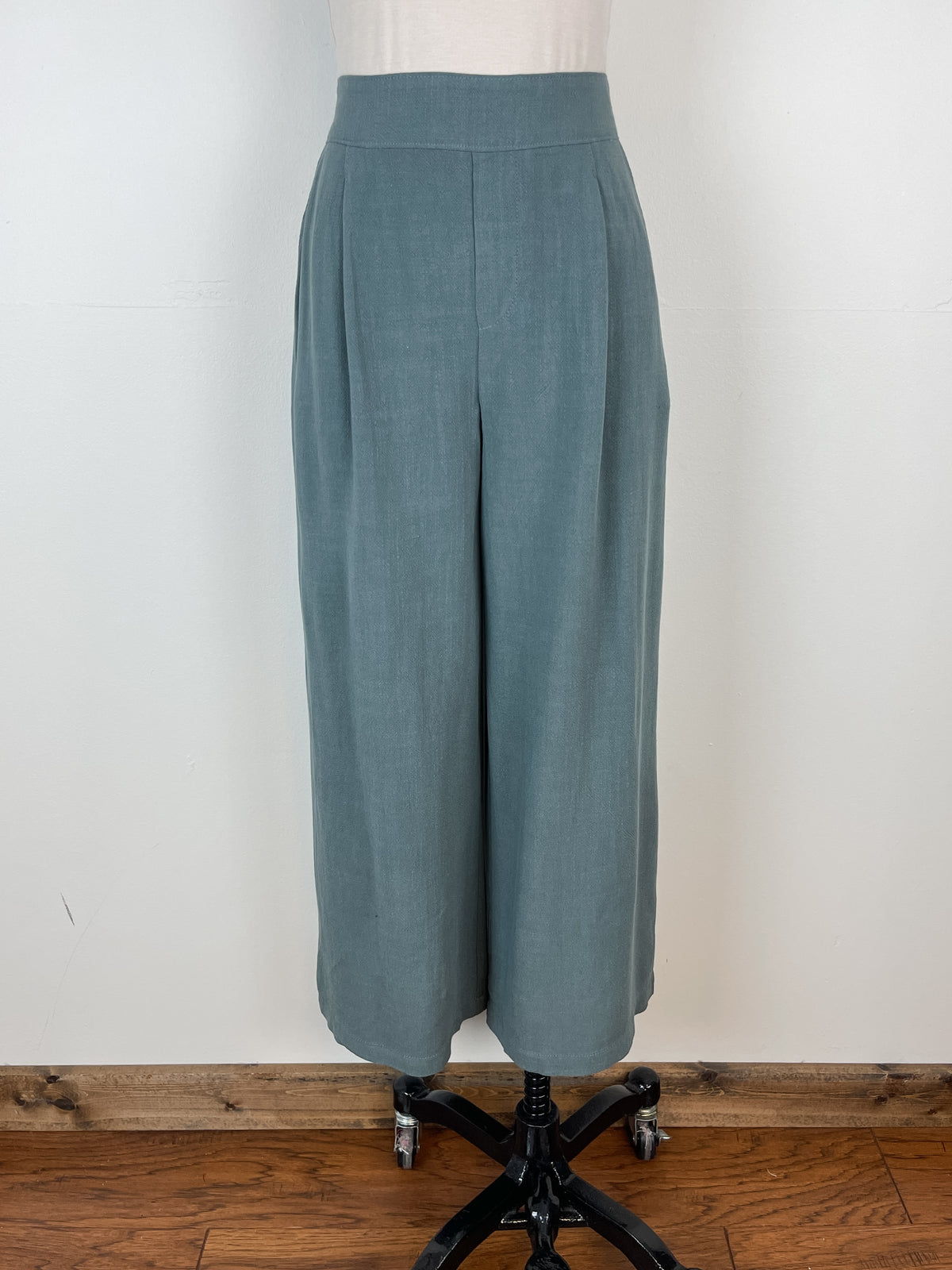 Sydney Linen Cropped Pant in Spruce