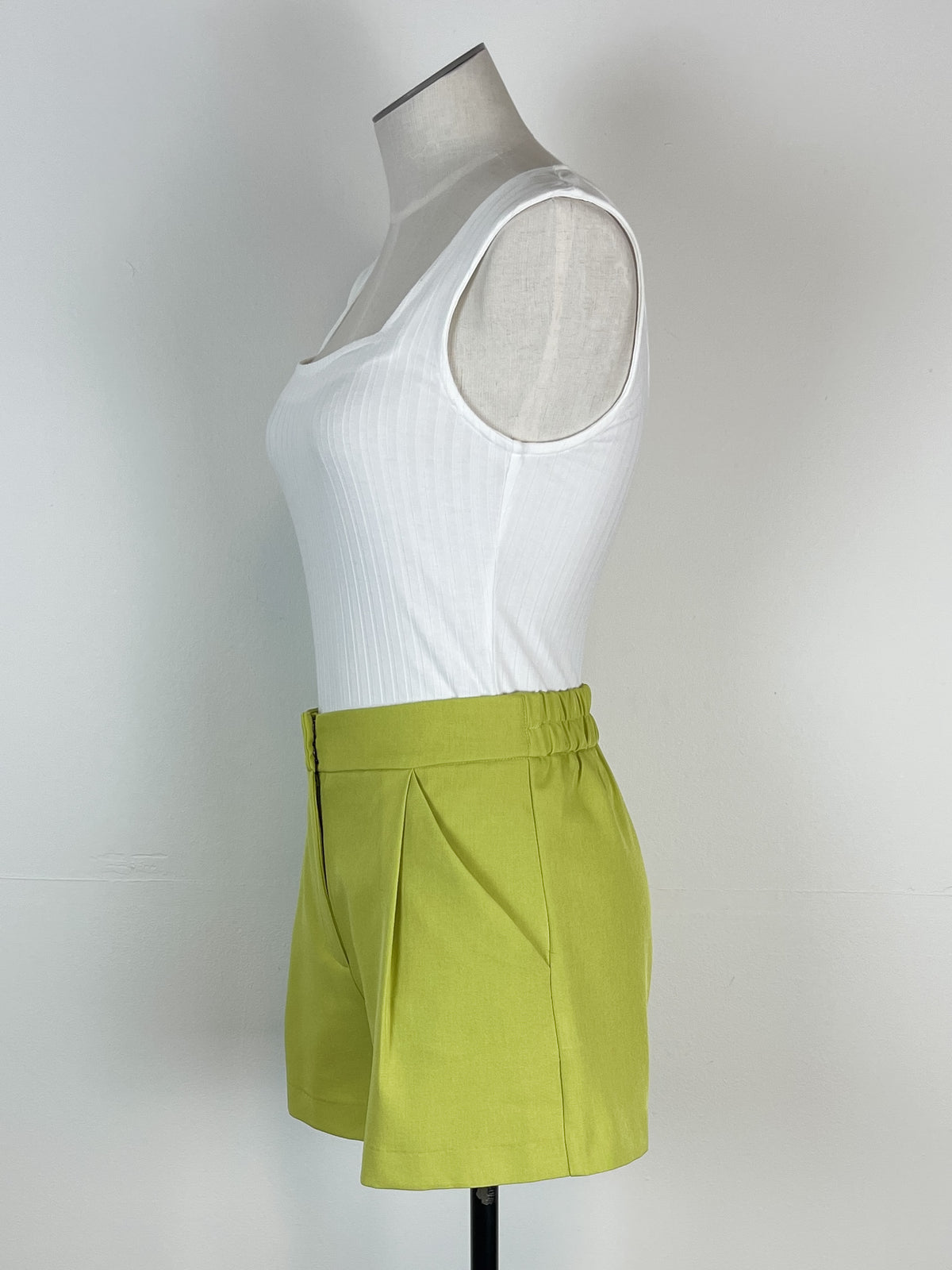 Tailored Shorts in Lime