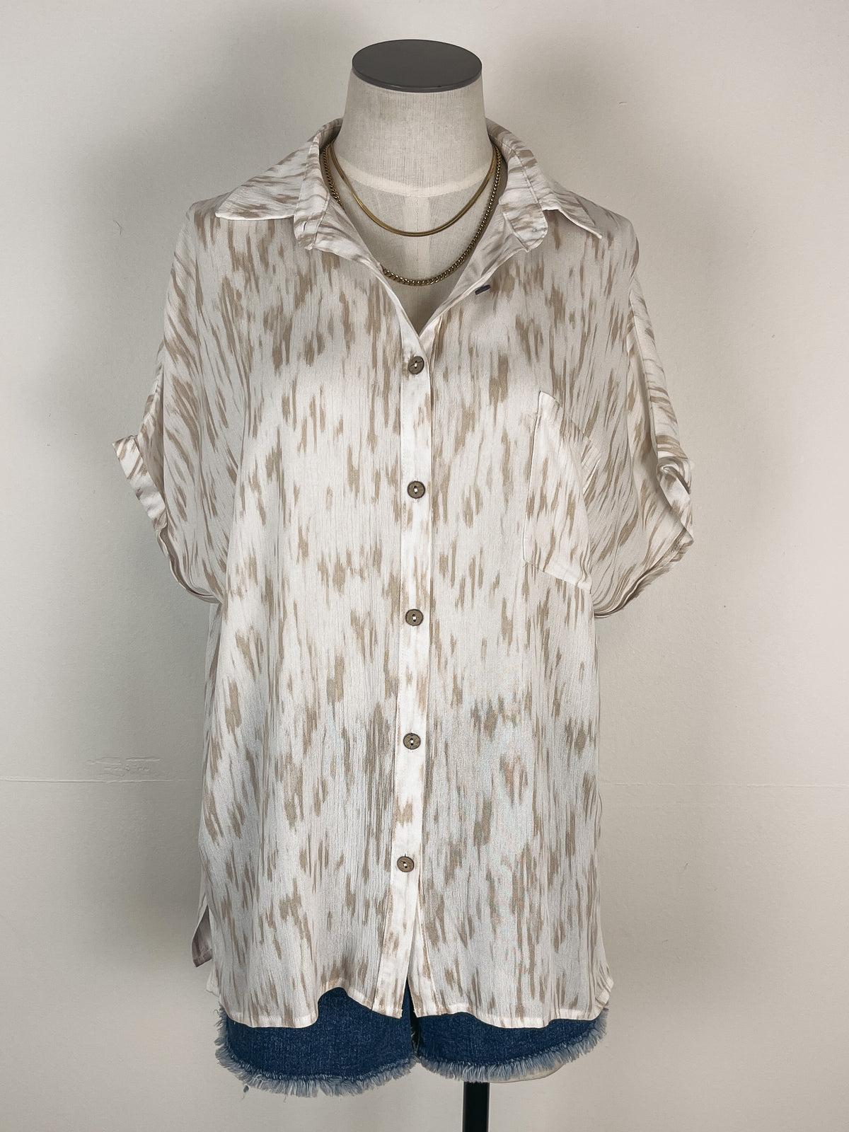 Brush Stroke Short Sleeve Button Up in Ivory/Taupe